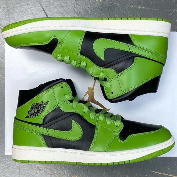 Air Jordan 1 Mid Retro Altitude Green BQ6472-031 WMNS Black - Picture 2 of 11